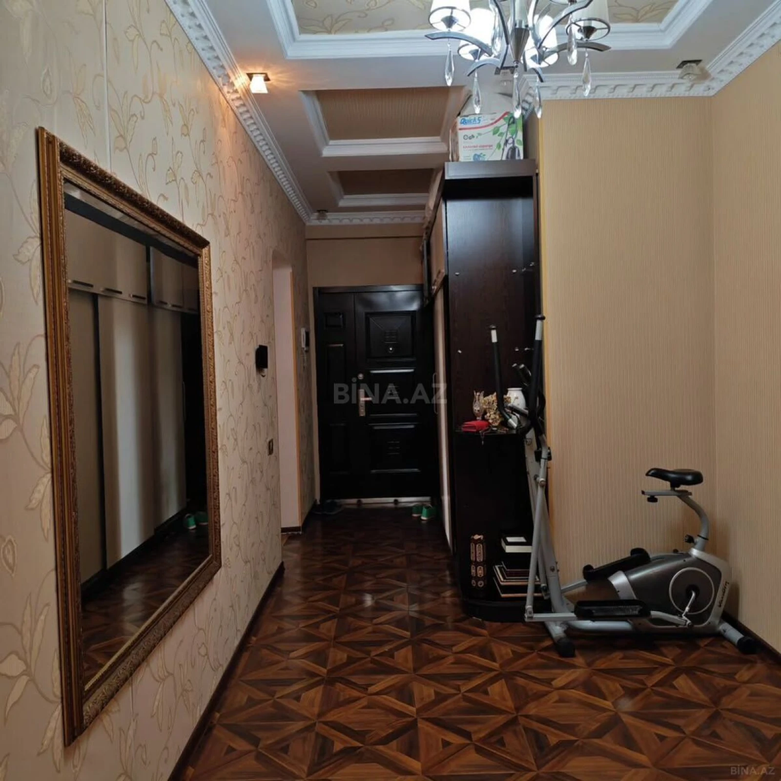 Satılır 4 otaqlı mənzil 141 m²