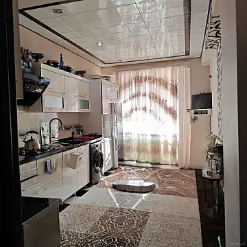 Satılır 4 otaqlı mənzil 141 m²
