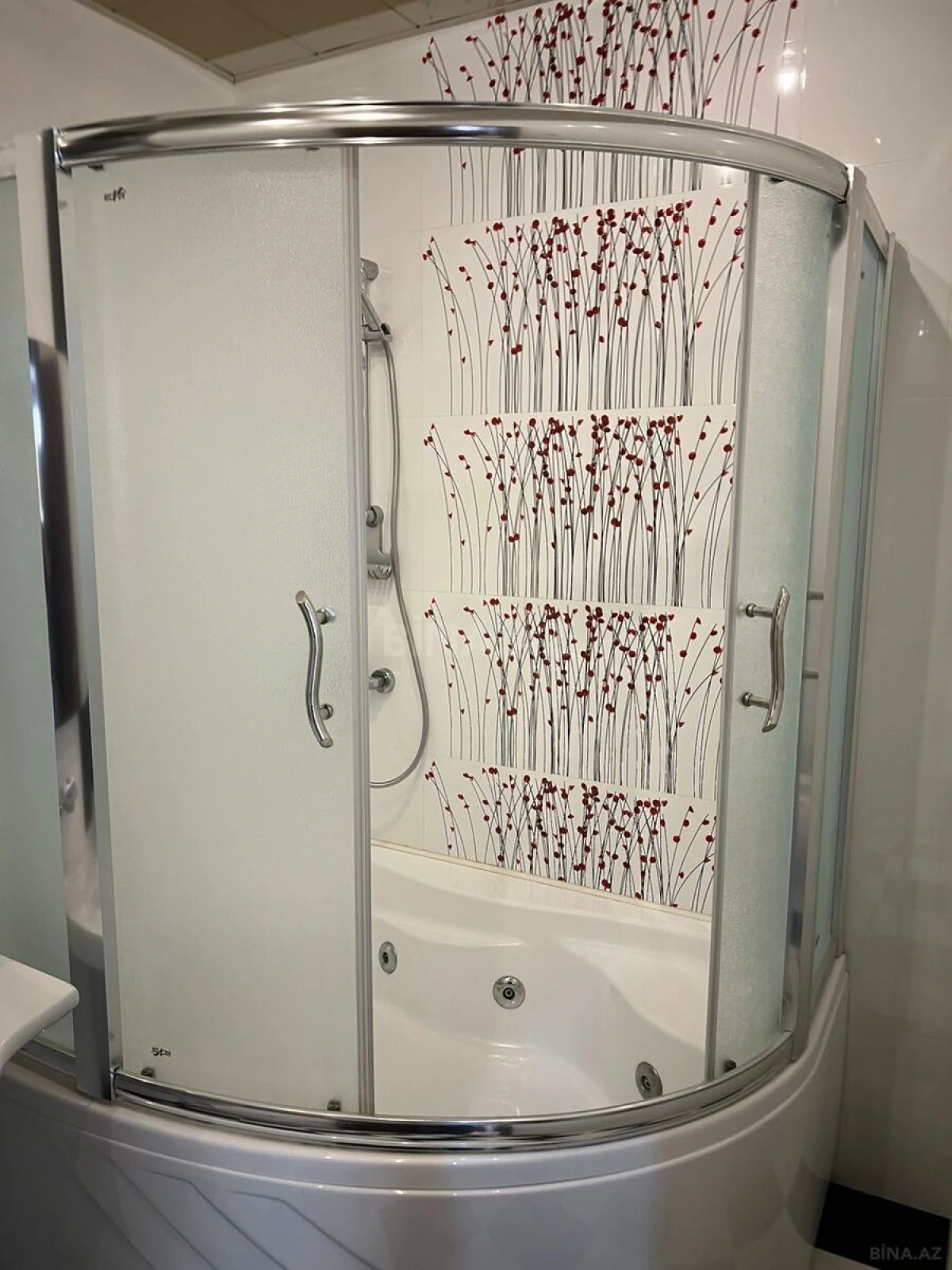 Kirayə verilir 3 otaqlı mənzil 140 m²