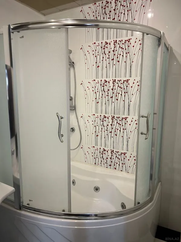 Kirayə verilir 3 otaqlı mənzil 140 m²