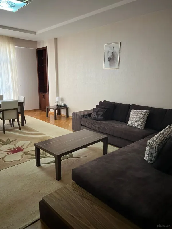 Kirayə verilir 3 otaqlı mənzil 140 m²