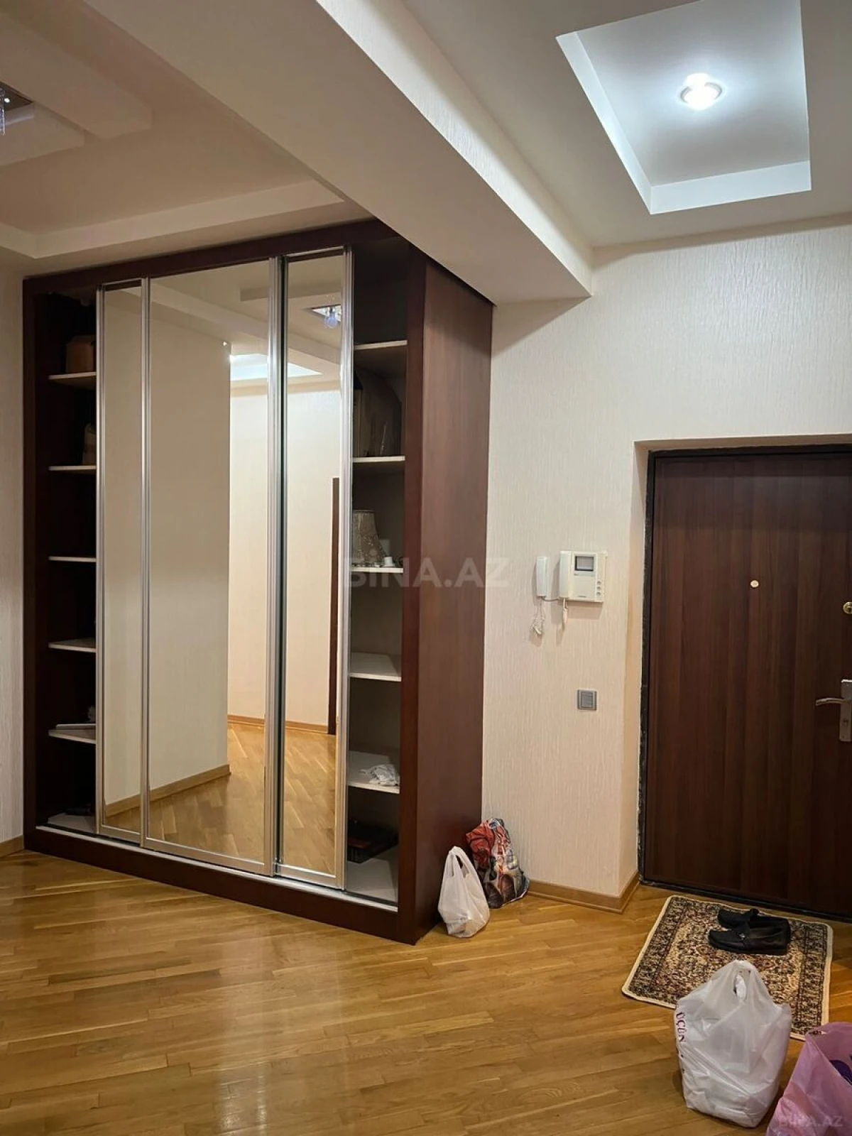 Kirayə verilir 3 otaqlı mənzil 140 m²