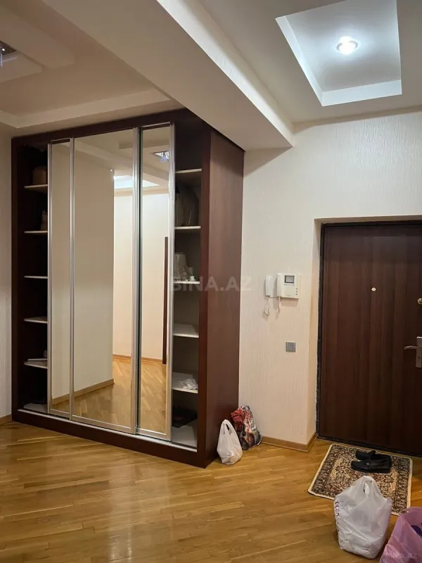 Kirayə verilir 3 otaqlı mənzil 140 m²