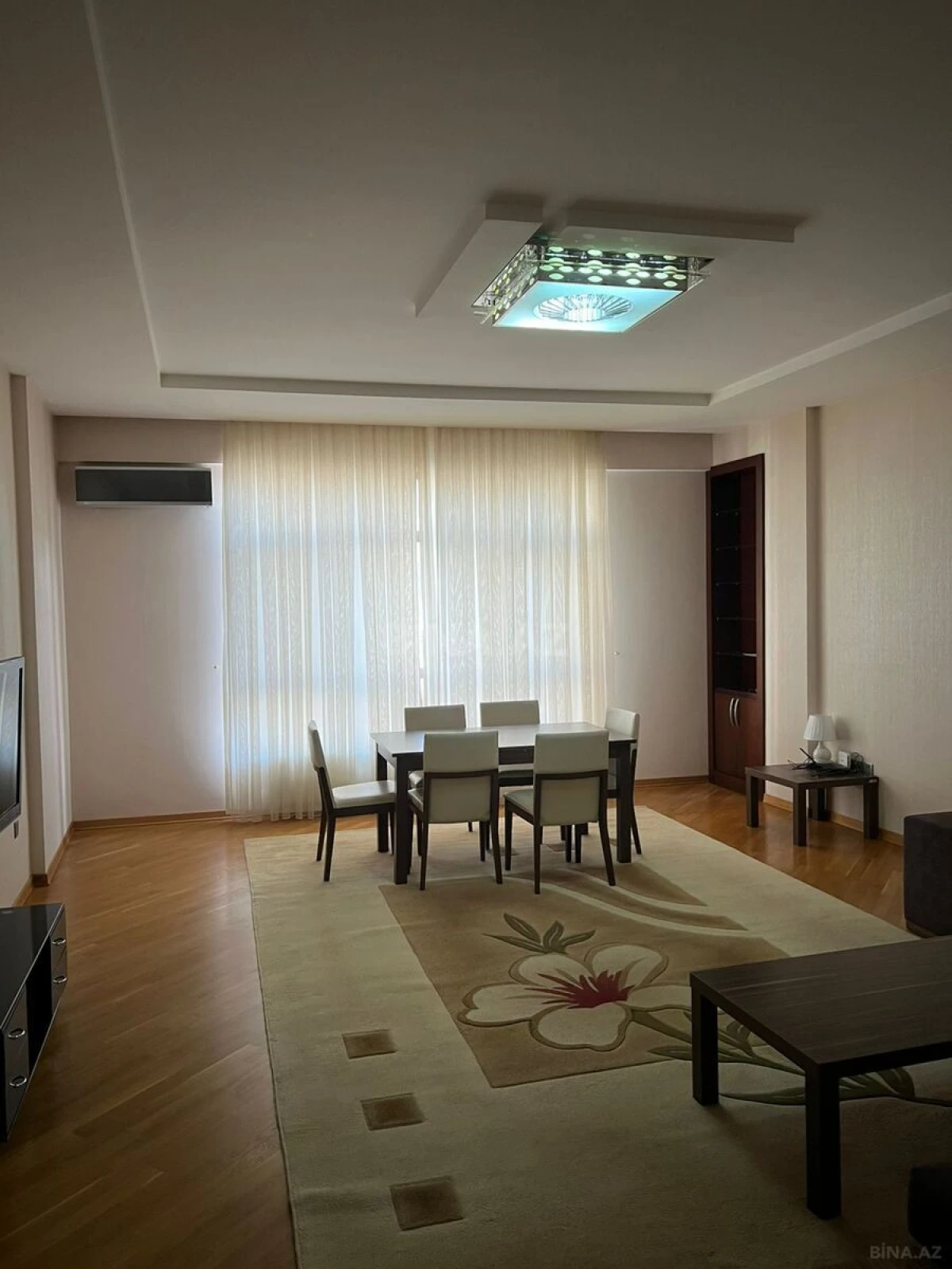 Kirayə verilir 3 otaqlı mənzil 140 m²