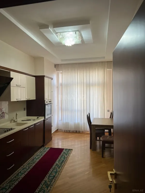 Kirayə verilir 3 otaqlı mənzil 140 m²