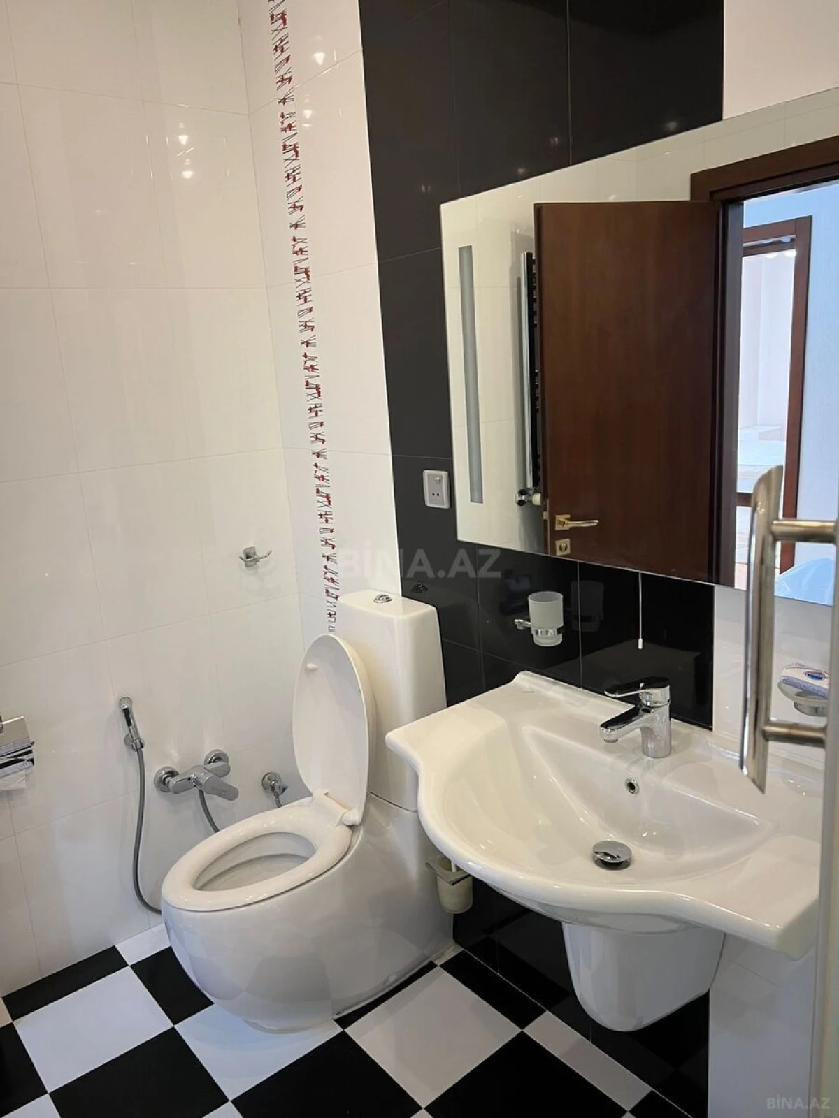 Kirayə verilir 3 otaqlı mənzil 140 m²