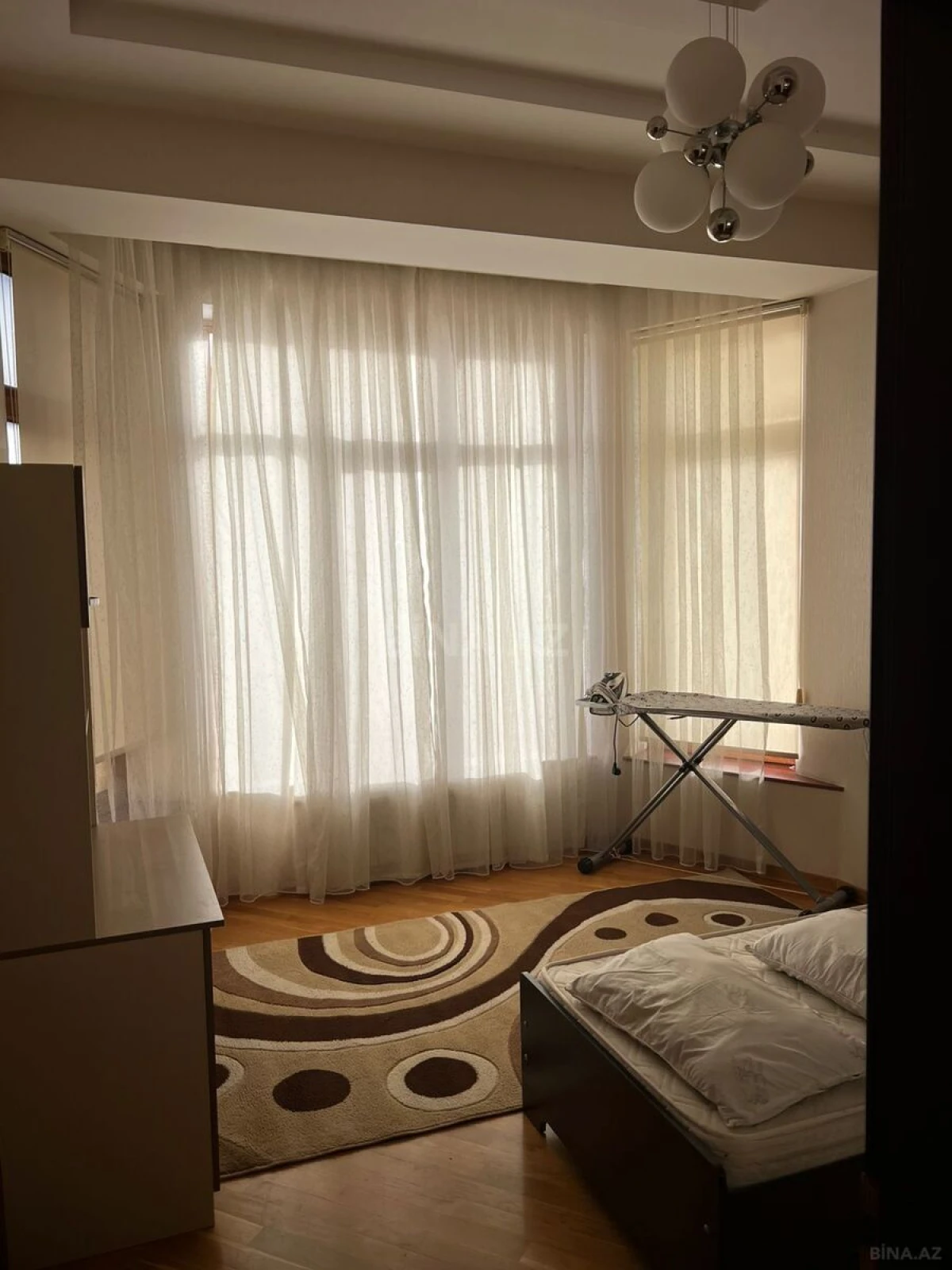 Kirayə verilir 3 otaqlı mənzil 140 m²