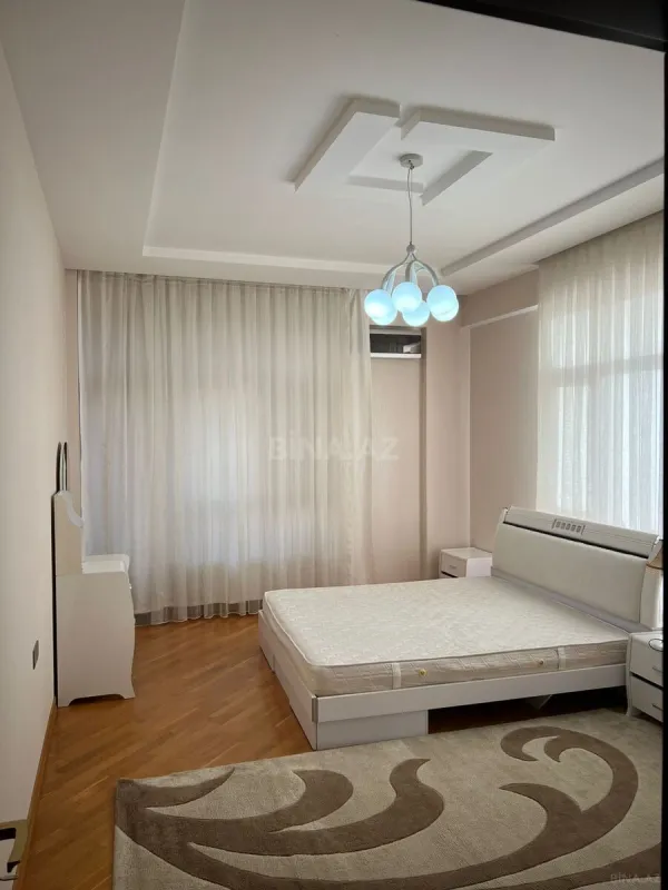 Kirayə verilir 3 otaqlı mənzil 140 m²