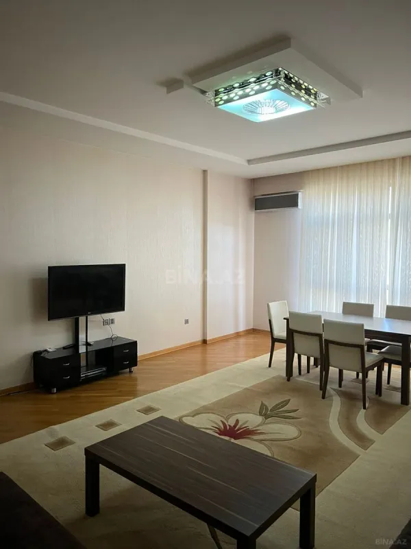 Kirayə verilir 3 otaqlı mənzil 140 m²