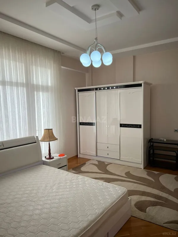 Kirayə verilir 3 otaqlı mənzil 140 m²