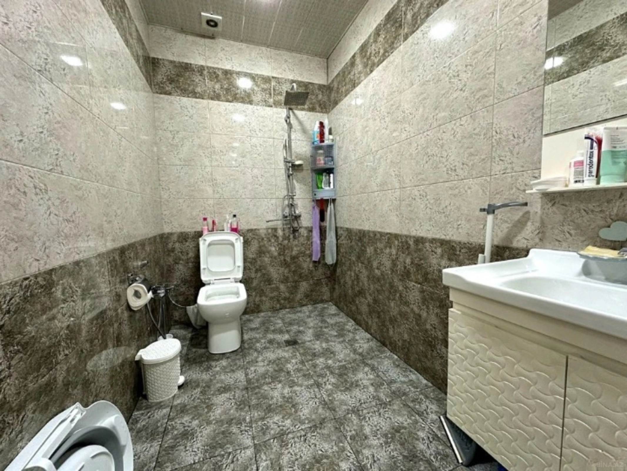 Satılır 2 otaqlı mənzil 64 m²