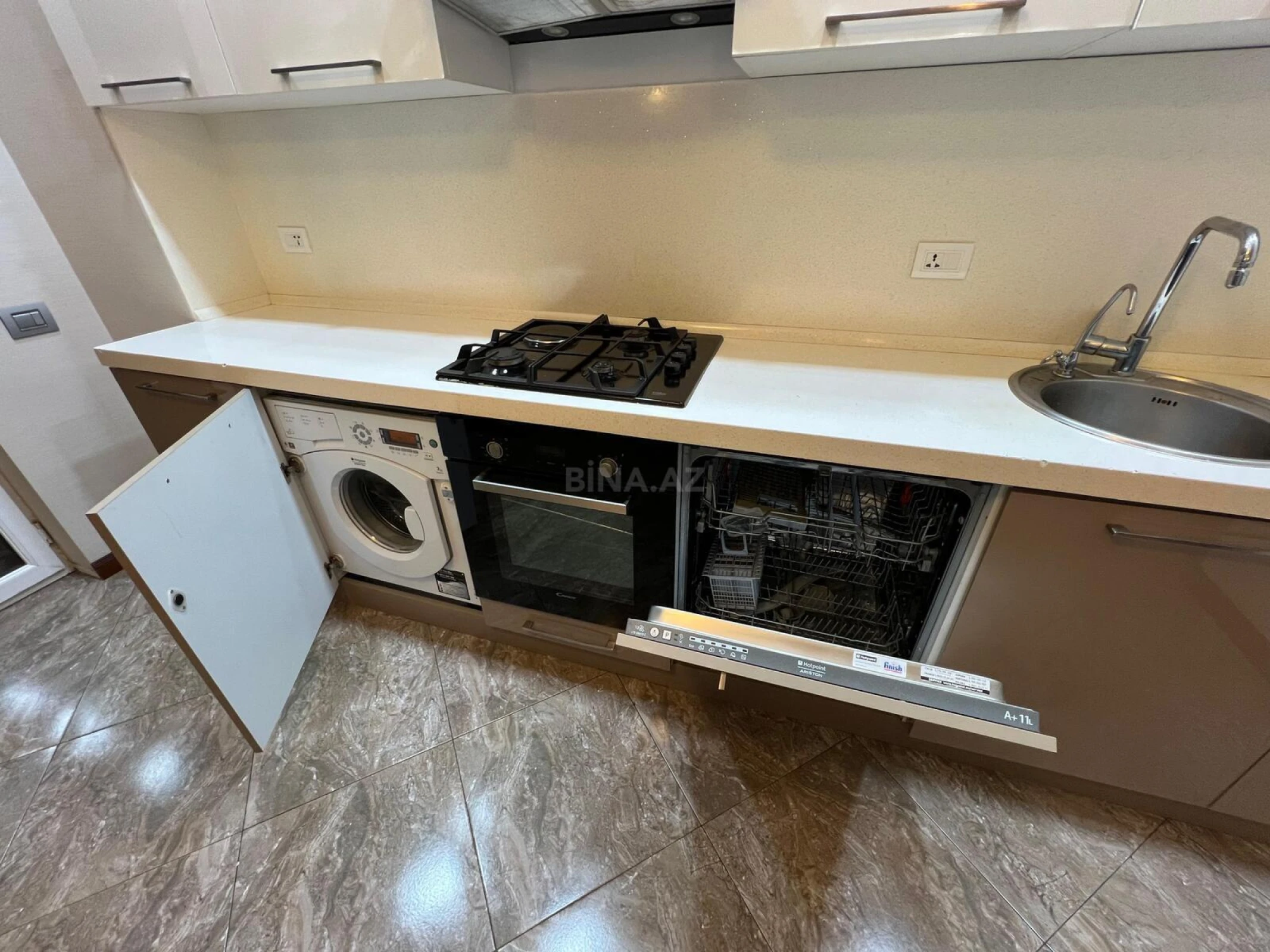 Kirayə verilir 3 otaqlı mənzil 145 m²