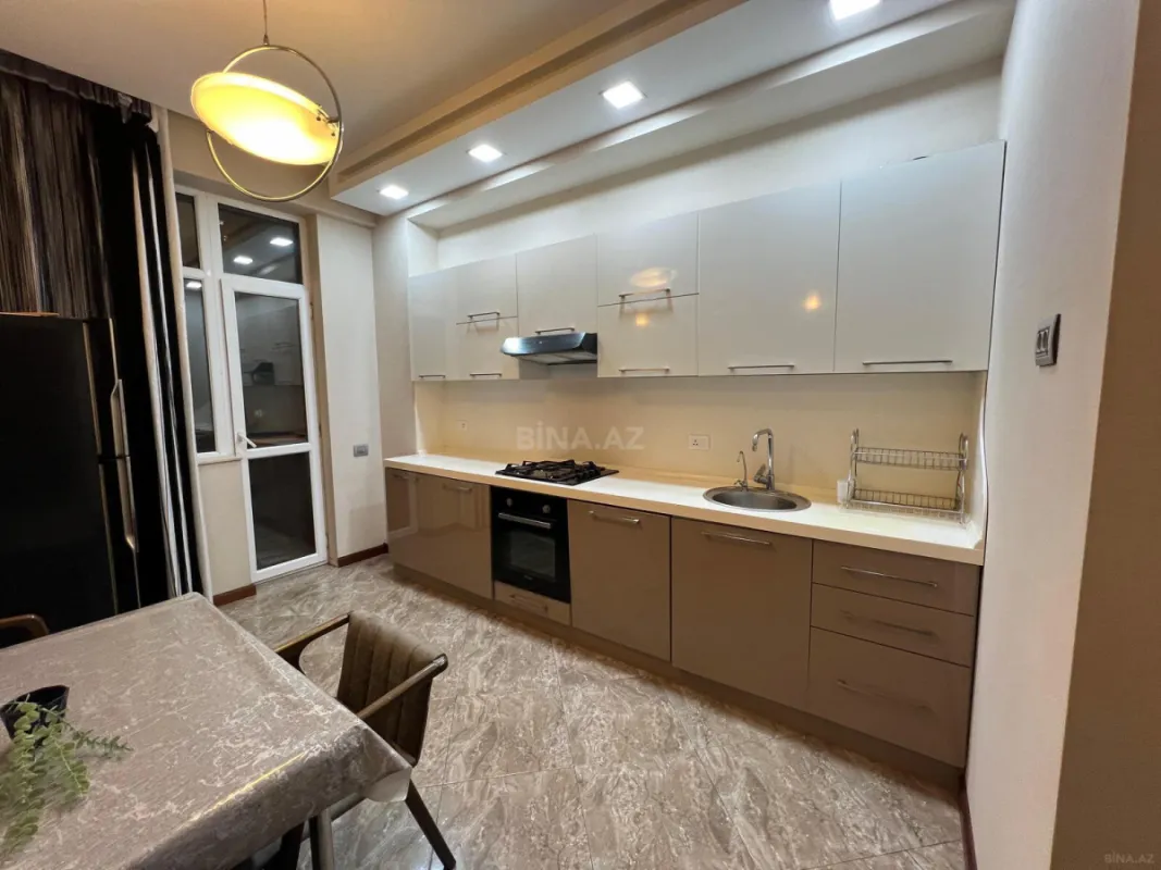 Kirayə verilir 3 otaqlı mənzil 145 m²