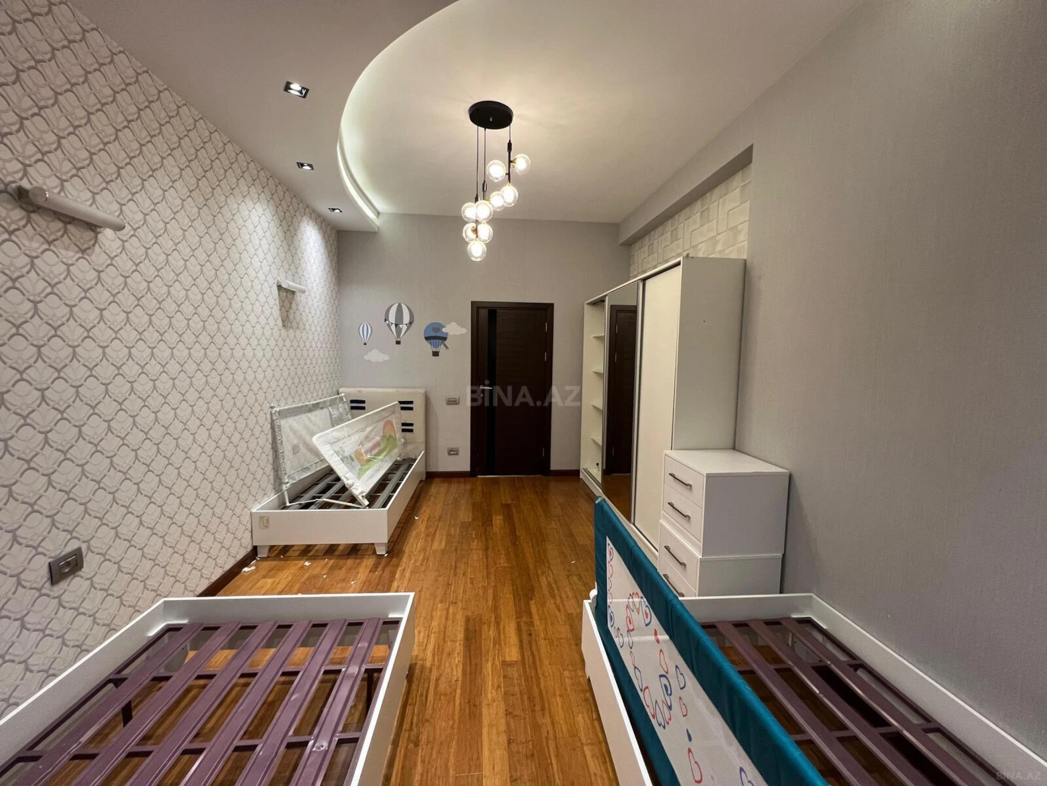 Kirayə verilir 3 otaqlı mənzil 145 m²