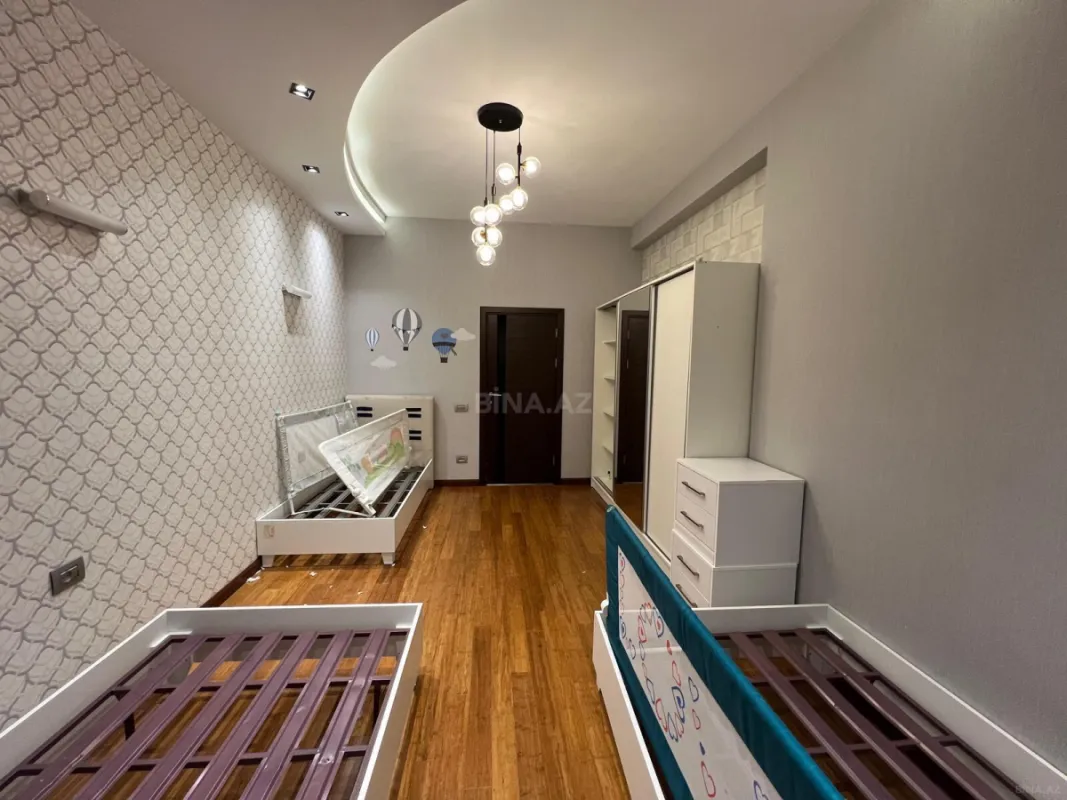 Kirayə verilir 3 otaqlı mənzil 145 m²