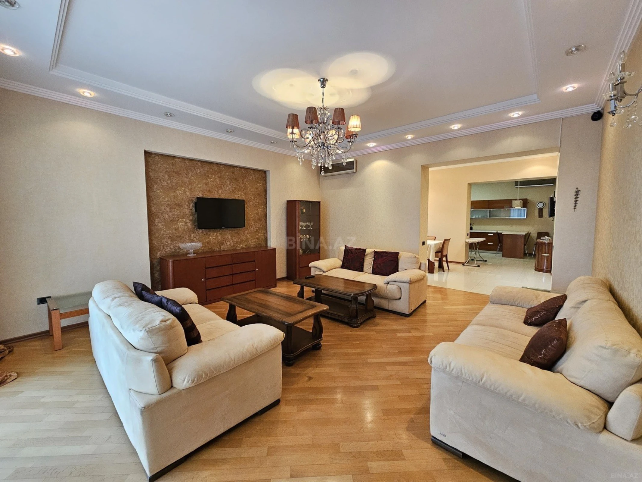 Kirayə verilir 3 otaqlı mənzil 175 m²