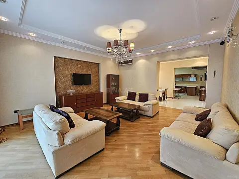 Kirayə verilir 3 otaqlı mənzil 175 m²