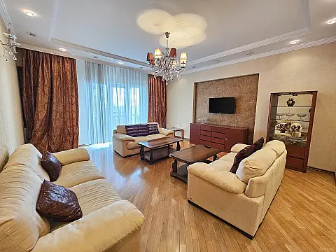 Kirayə verilir 3 otaqlı mənzil 175 m² — Bakı 3 otaq 175.00 m²
