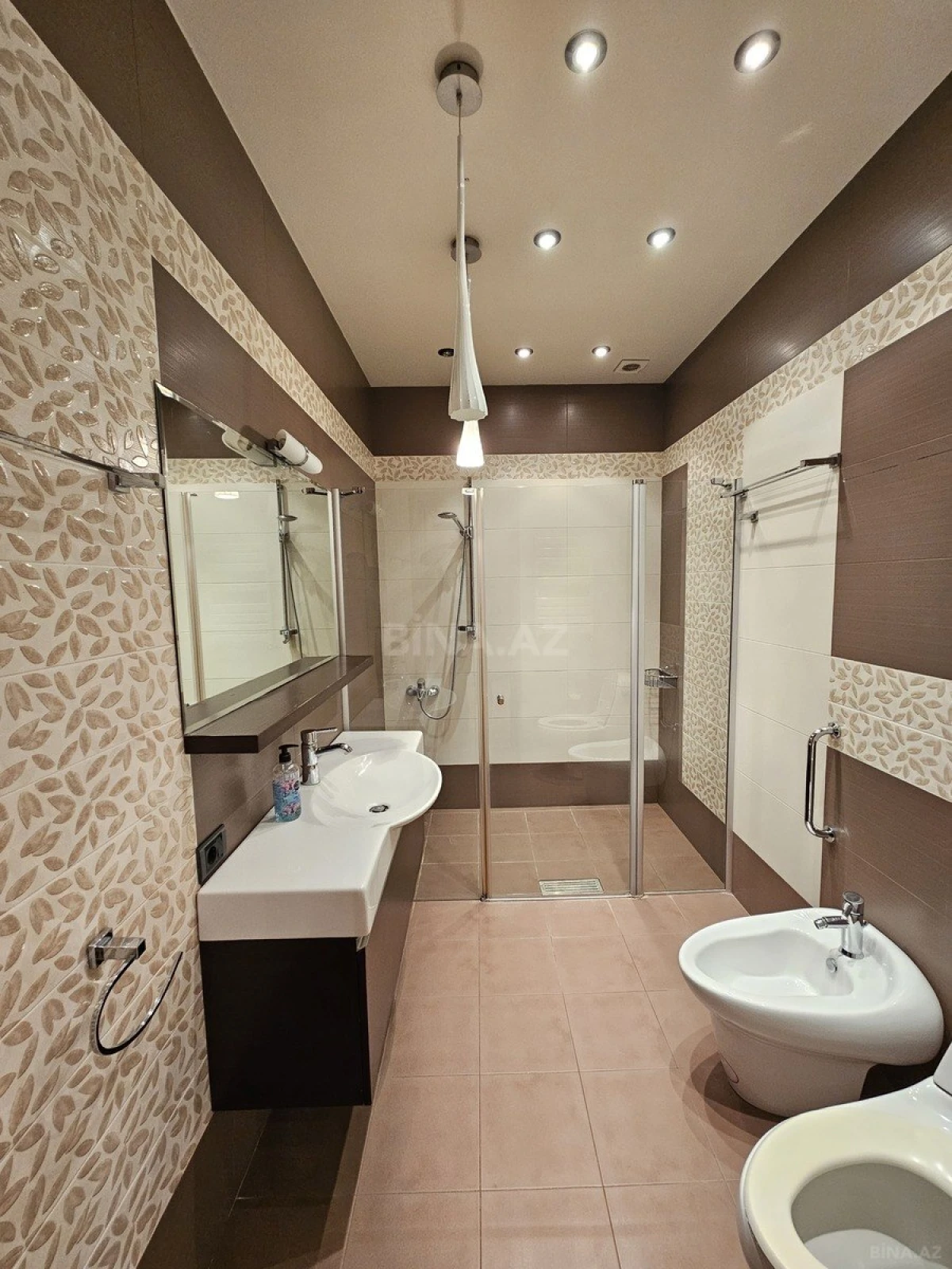 Kirayə verilir 3 otaqlı mənzil 175 m²