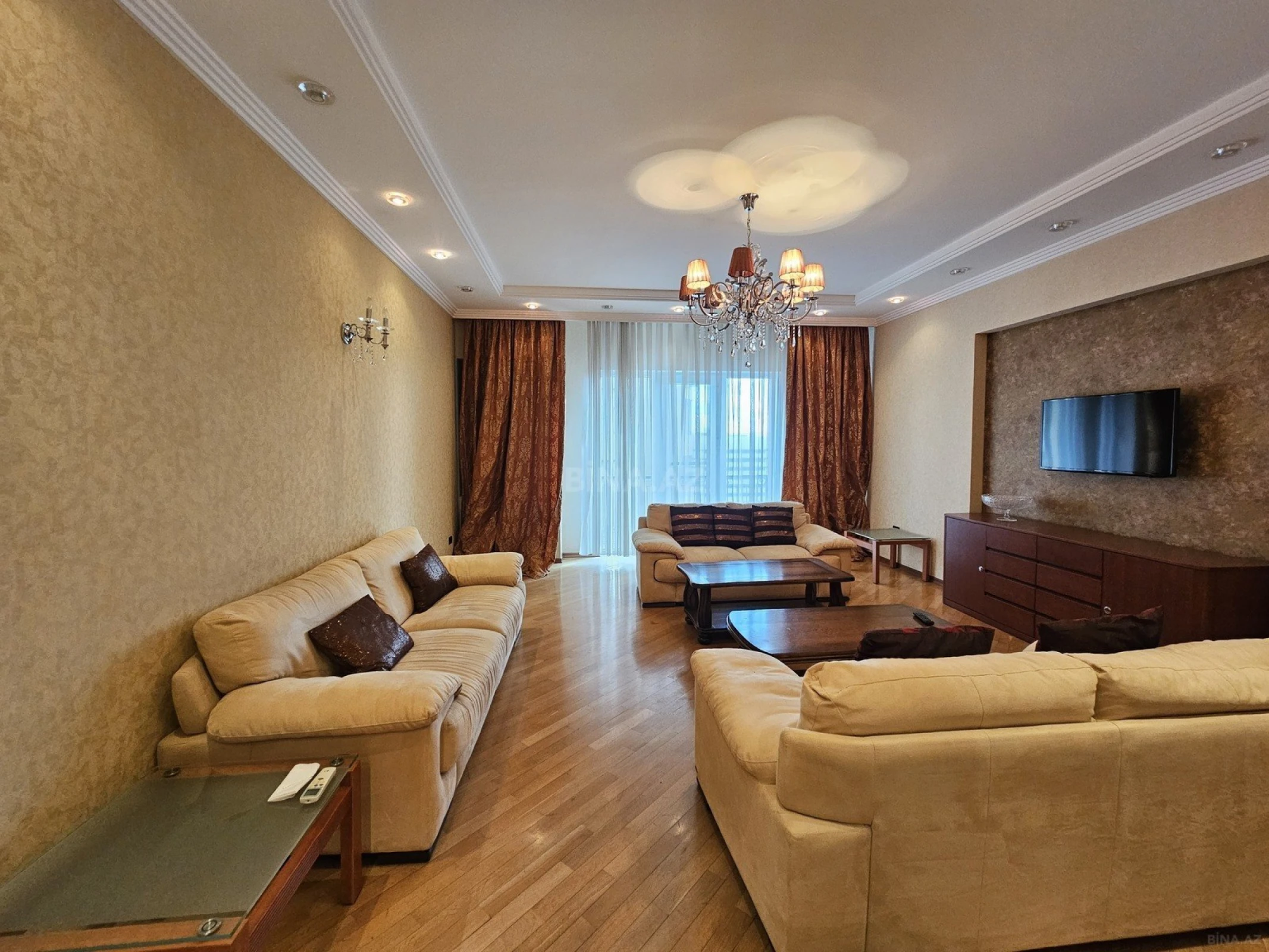 Kirayə verilir 3 otaqlı mənzil 175 m²