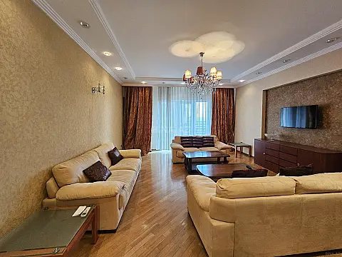 Kirayə verilir 3 otaqlı mənzil 175 m²