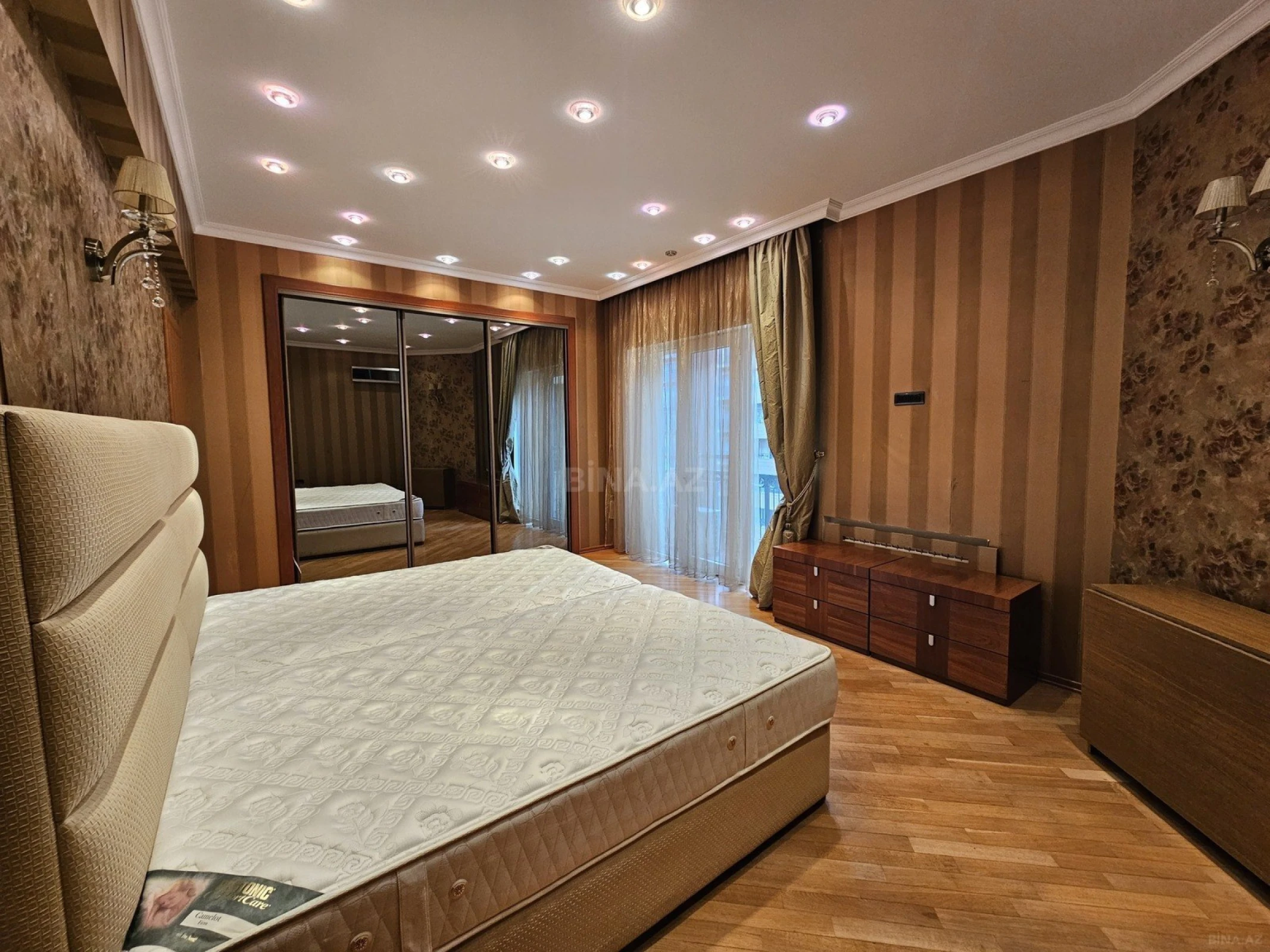 Kirayə verilir 3 otaqlı mənzil 175 m²