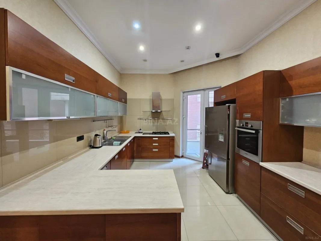 Kirayə verilir 3 otaqlı mənzil 175 m²
