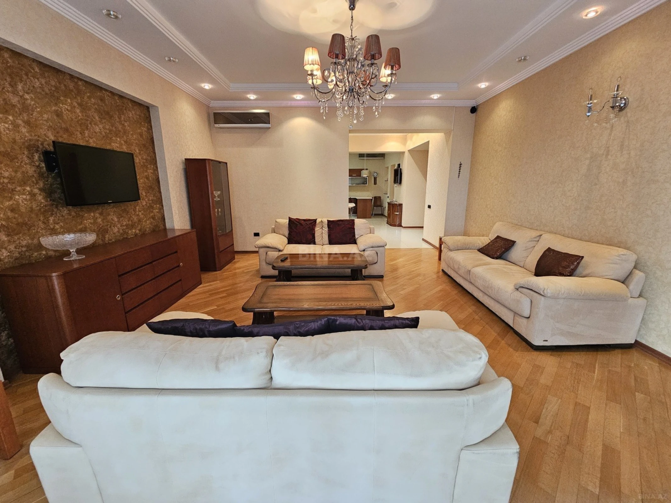 Kirayə verilir 3 otaqlı mənzil 175 m²