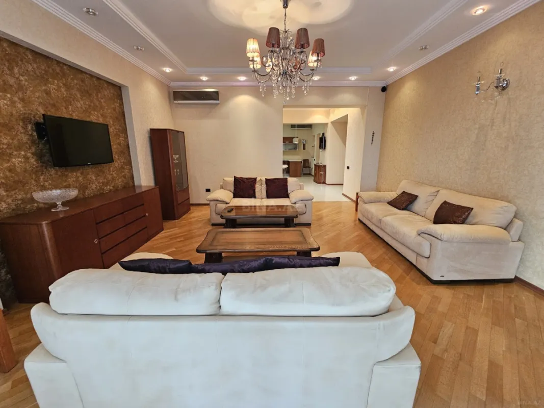 Kirayə verilir 3 otaqlı mənzil 175 m²