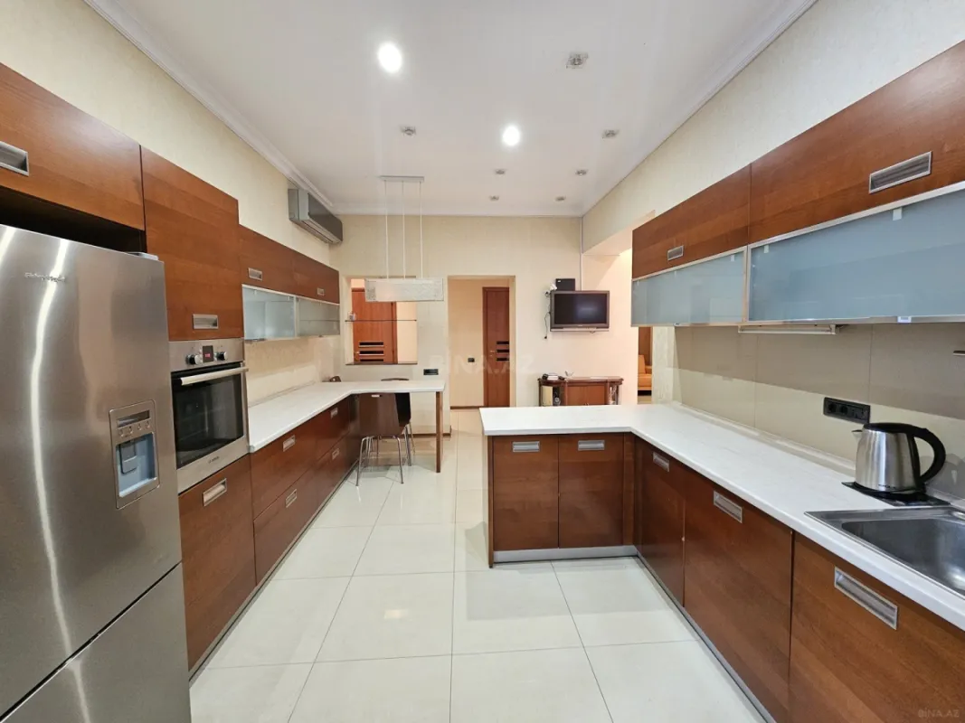 Kirayə verilir 3 otaqlı mənzil 175 m²
