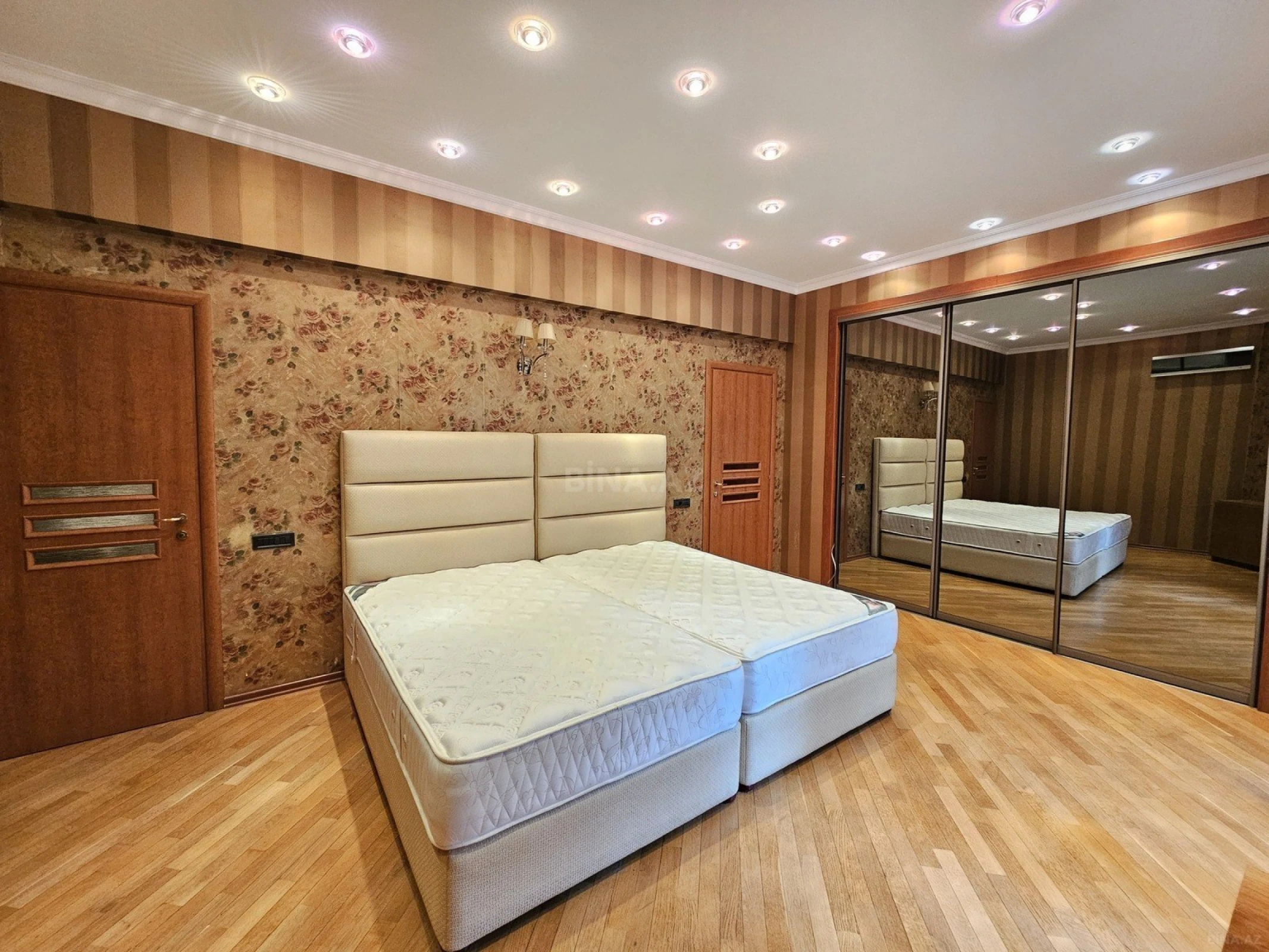 Kirayə verilir 3 otaqlı mənzil 175 m²