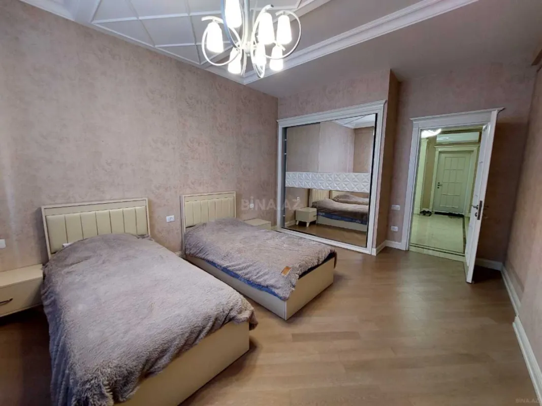 Kirayə verilir 3 otaqlı mənzil 160 m²