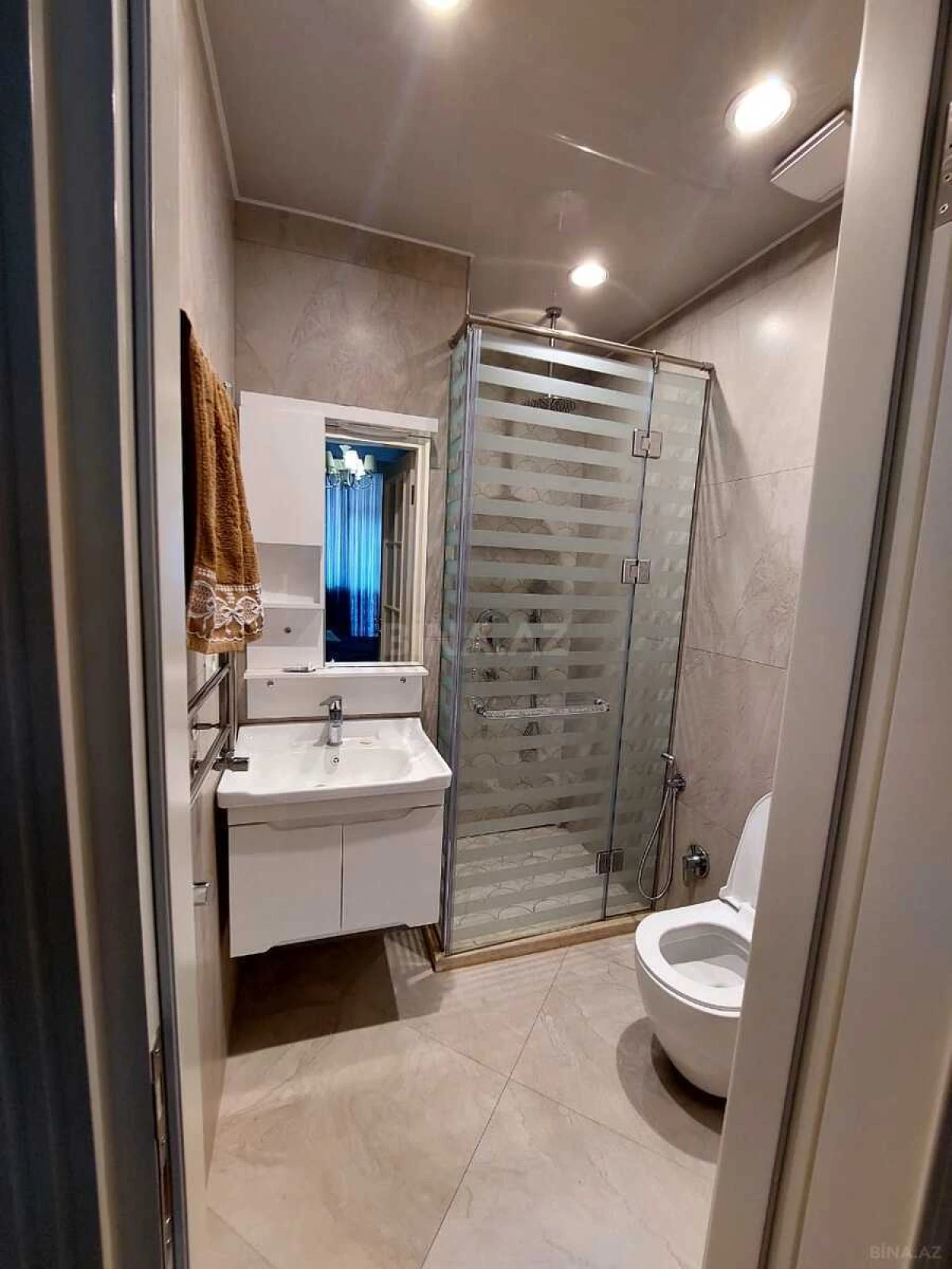 Kirayə verilir 3 otaqlı mənzil 160 m²
