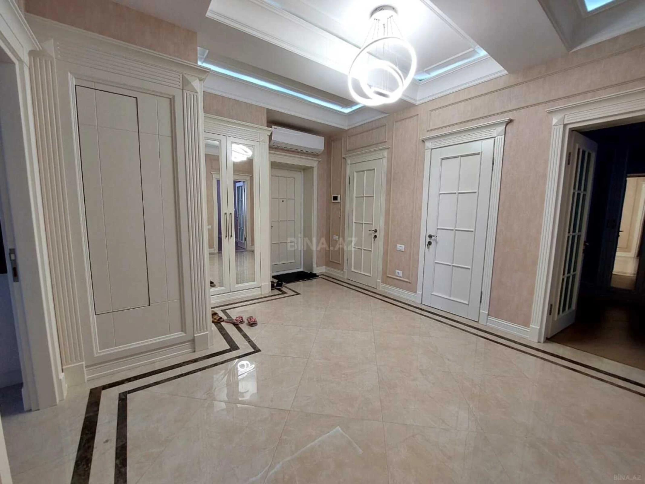 Kirayə verilir 3 otaqlı mənzil 160 m²