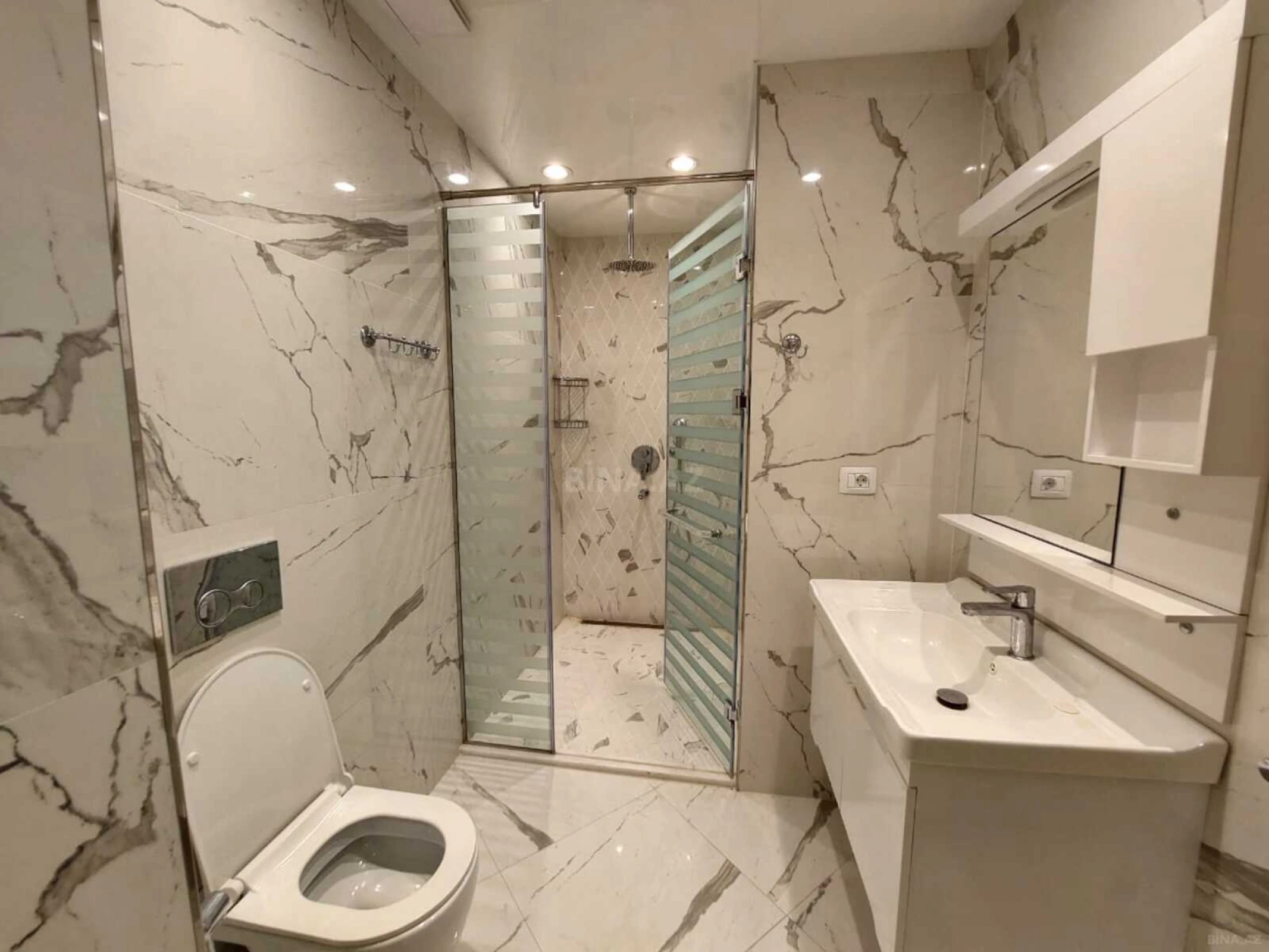 Kirayə verilir 3 otaqlı mənzil 160 m²
