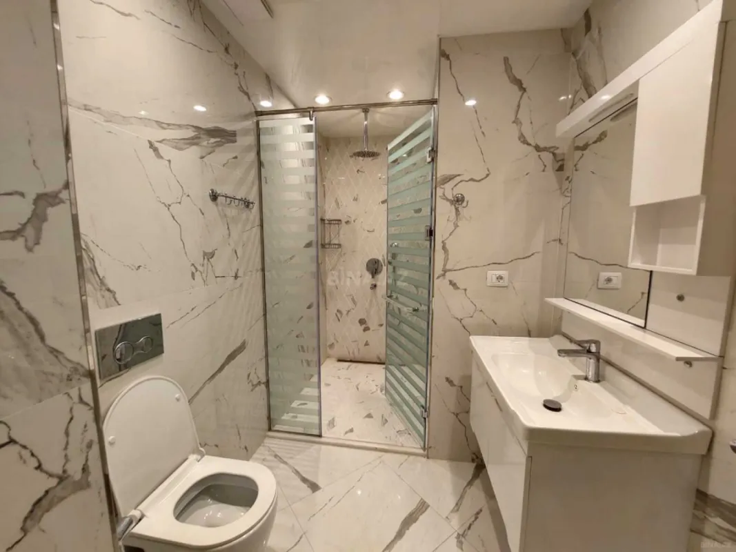 Kirayə verilir 3 otaqlı mənzil 160 m²