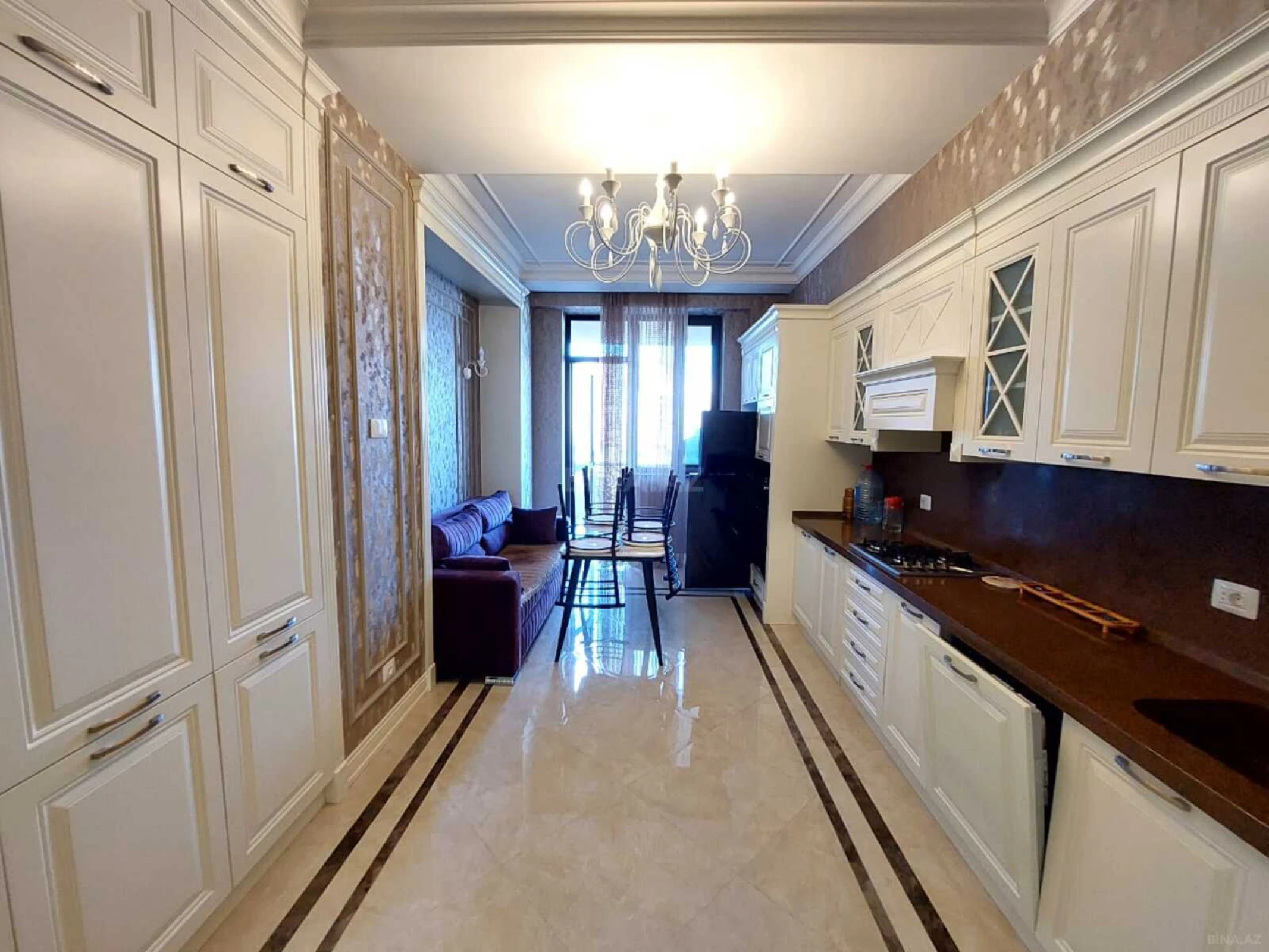 Kirayə verilir 3 otaqlı mənzil 160 m²