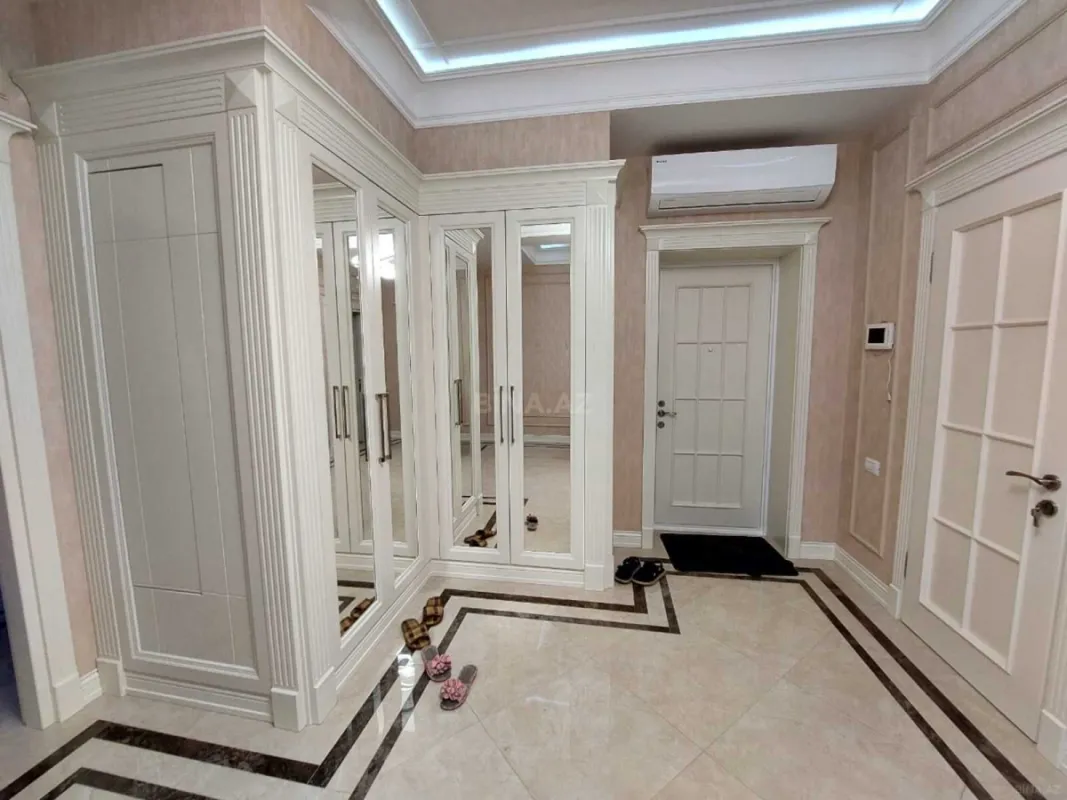 Kirayə verilir 3 otaqlı mənzil 160 m²