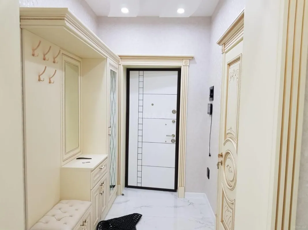 Satılır 3 otaqlı mənzil 150 m²