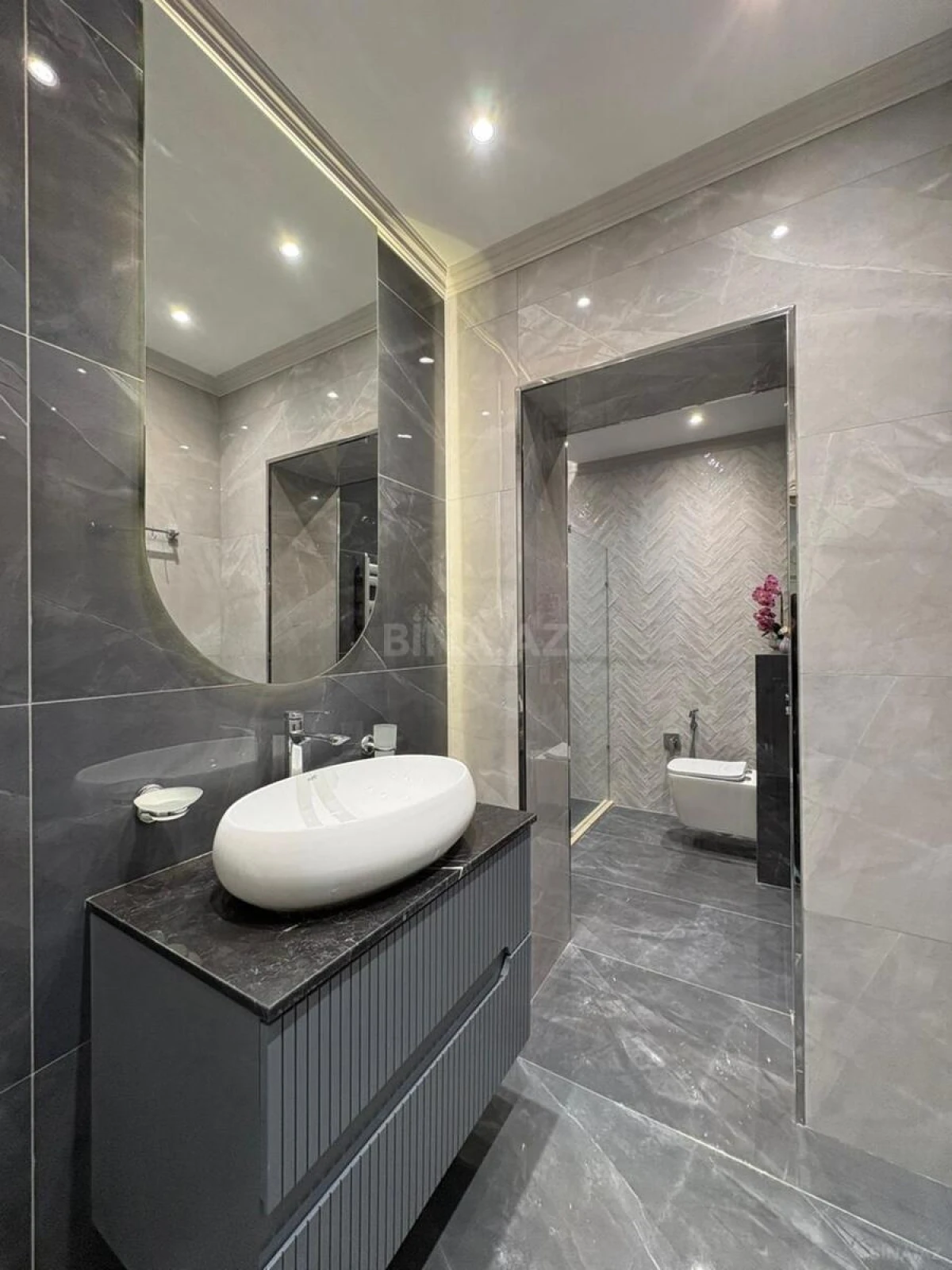 Satılır 2 otaqlı mənzil 68 m²