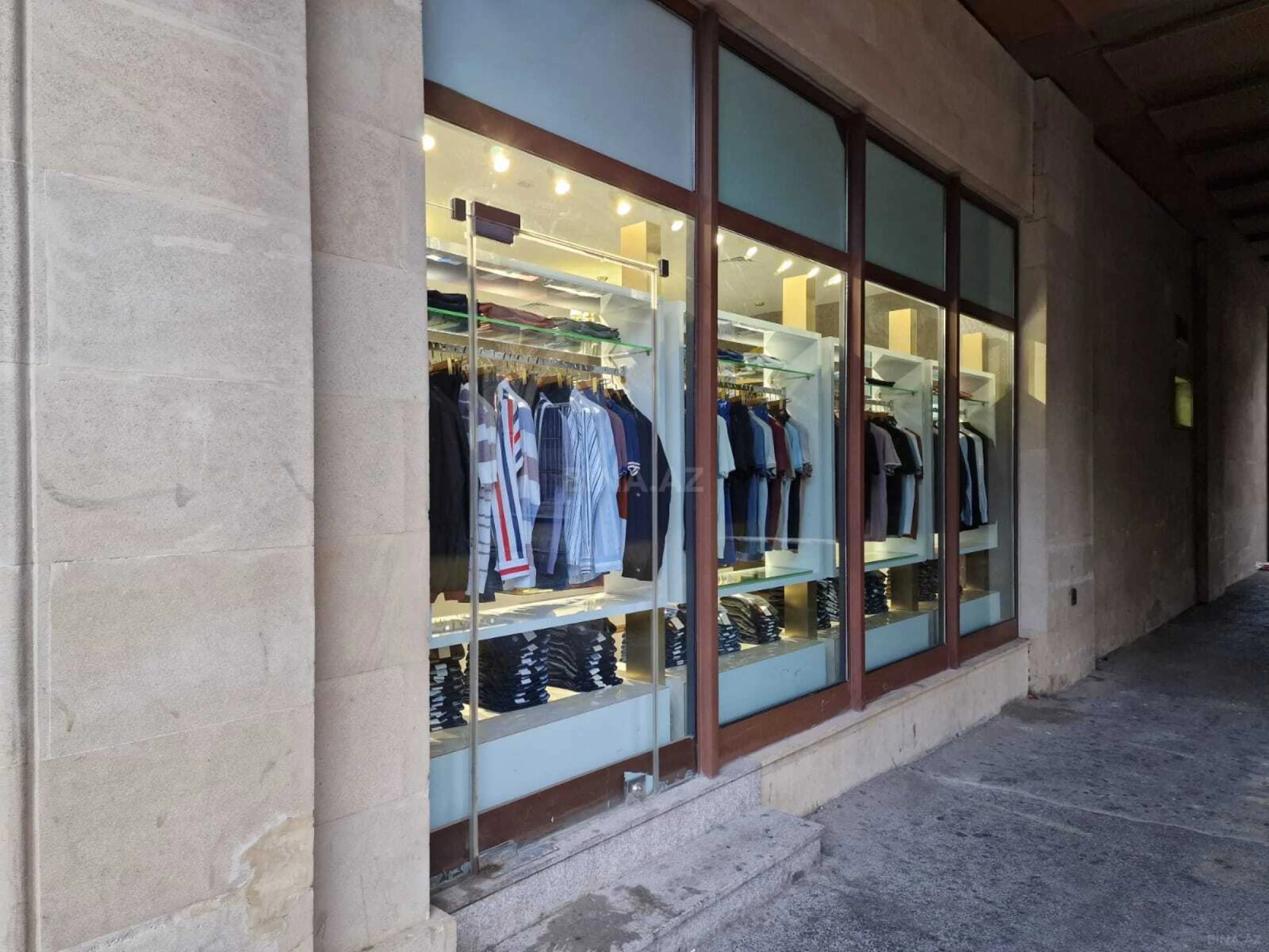 Satılır obyekt 145 m²