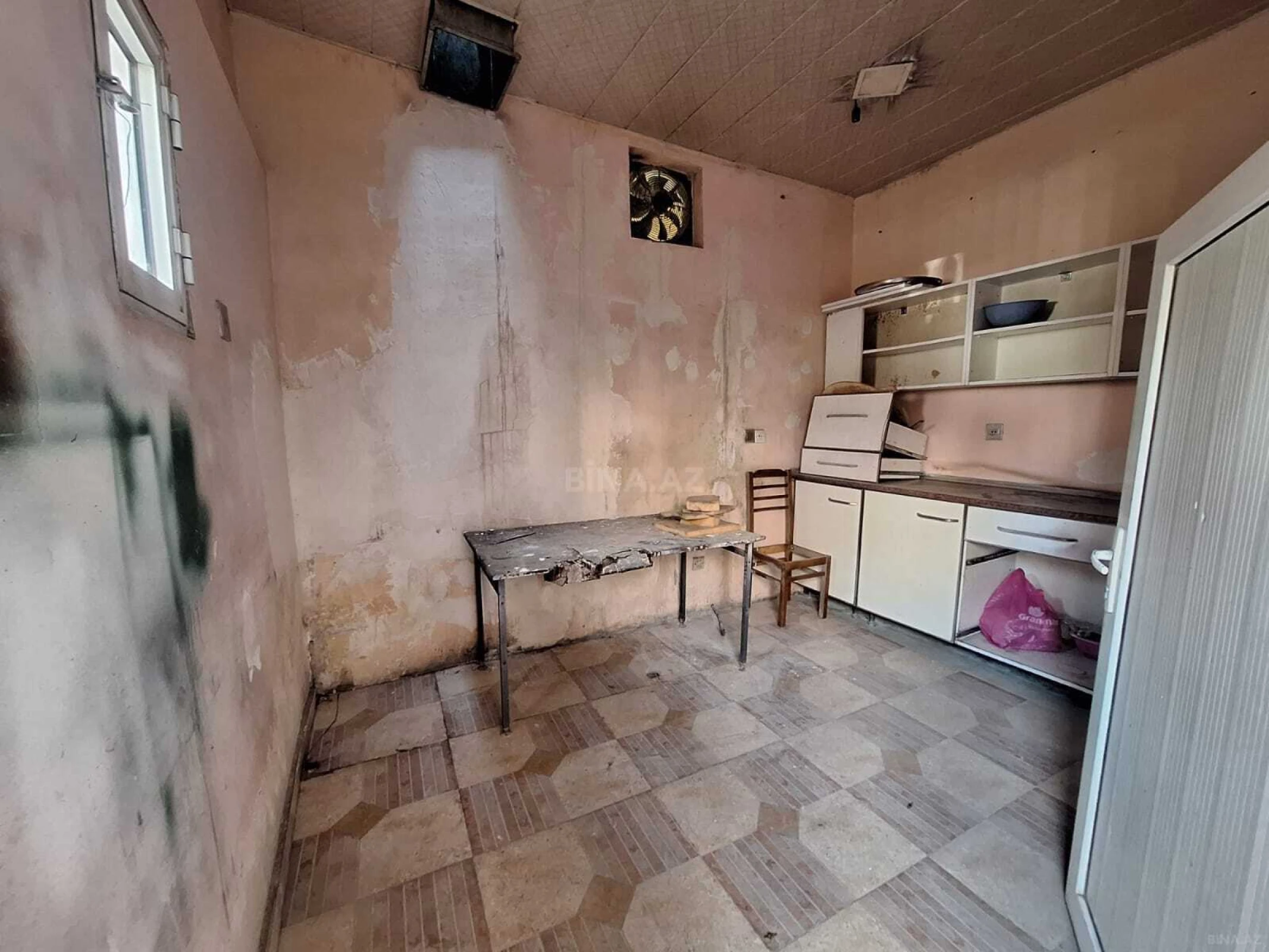 Satılır qaraj 45 m²