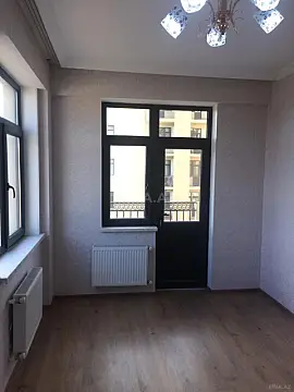 Satılır 4 otaqlı mənzil 94 m²