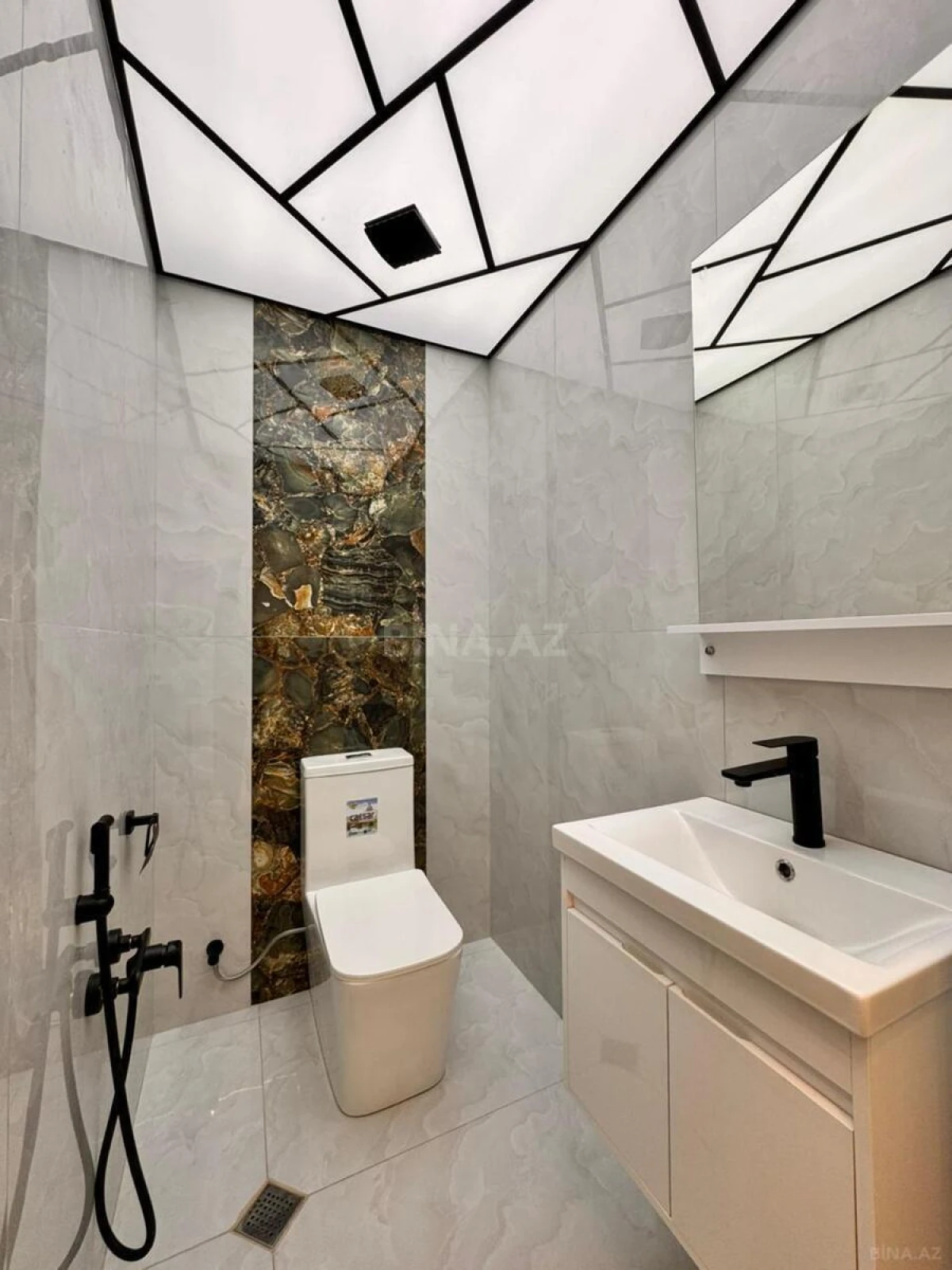 Satılır 2 otaqlı mənzil 75 m²