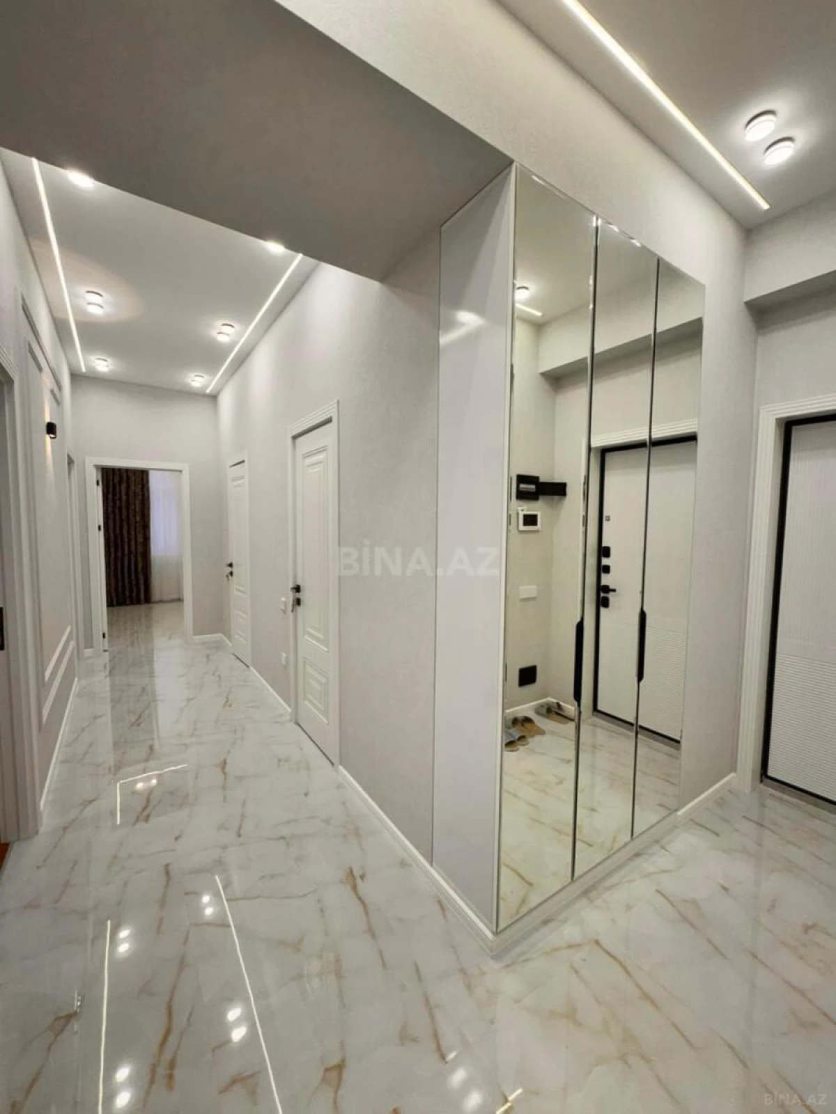 Satılır 2 otaqlı mənzil 75 m²