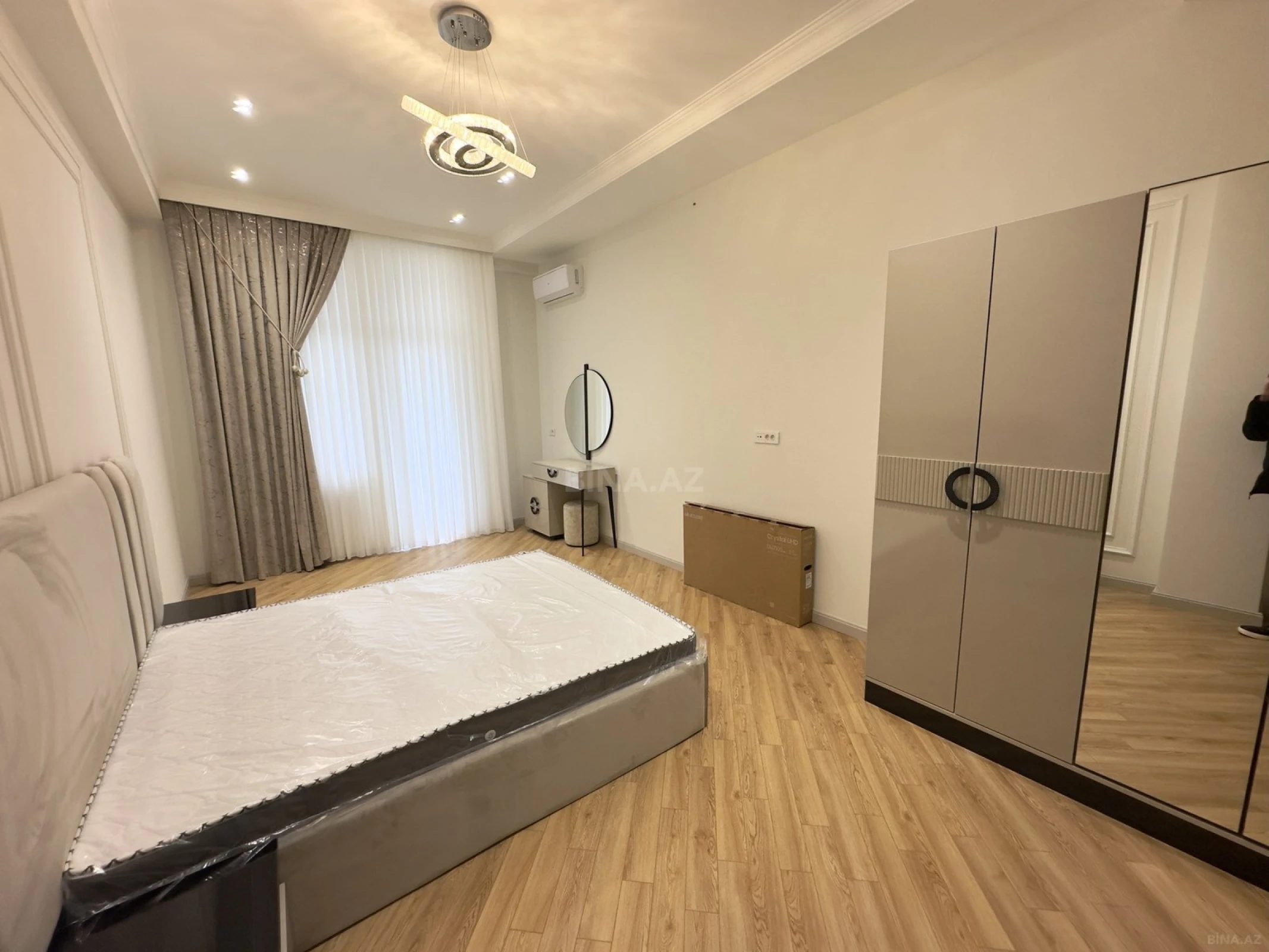 Kirayə verilir 2 otaqlı mənzil 110 m²