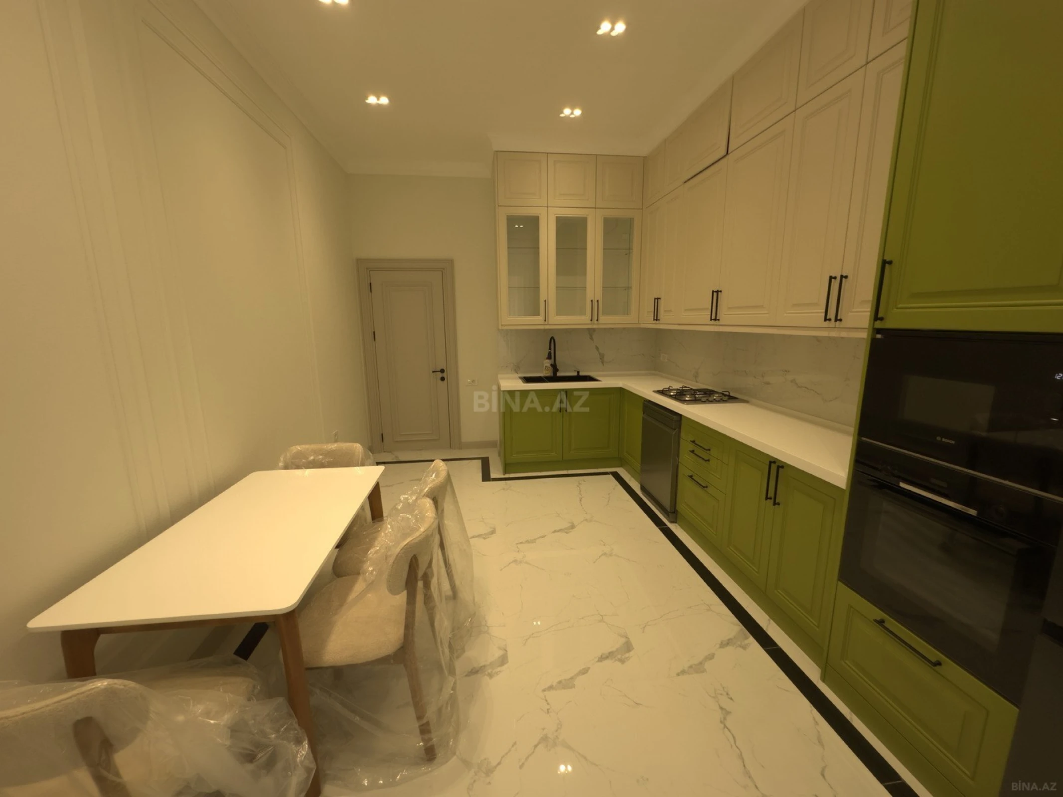 Kirayə verilir 2 otaqlı mənzil 110 m²