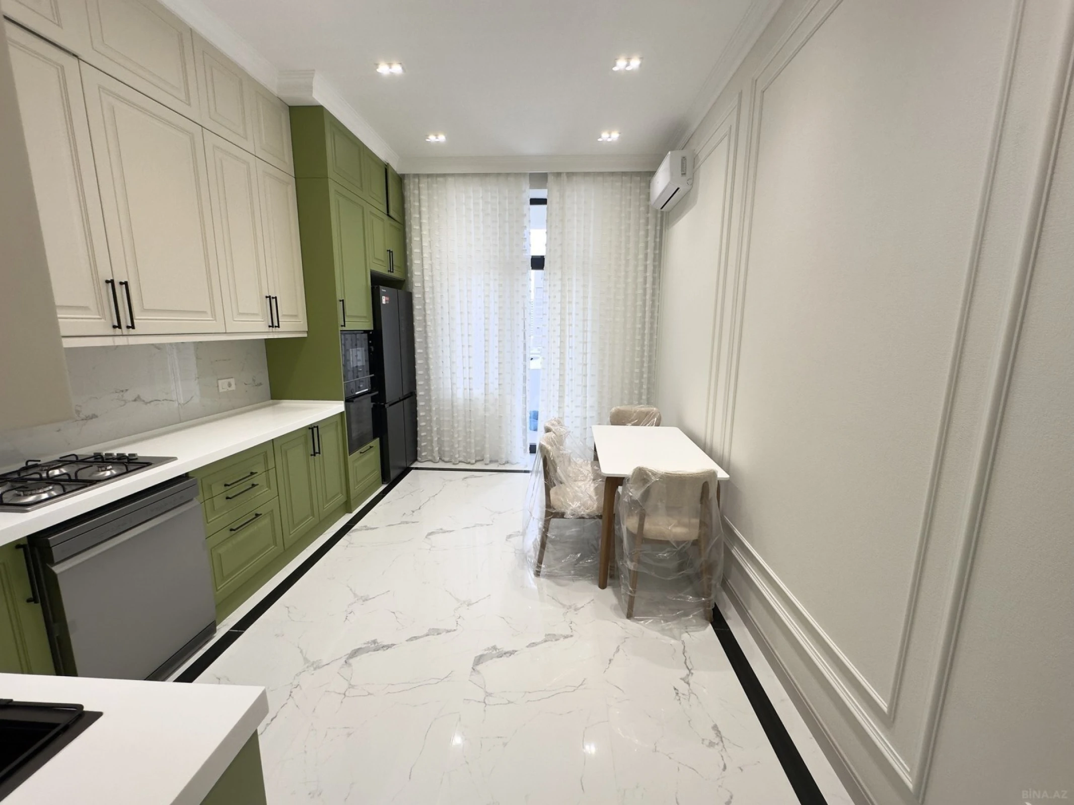 Kirayə verilir 2 otaqlı mənzil 110 m²