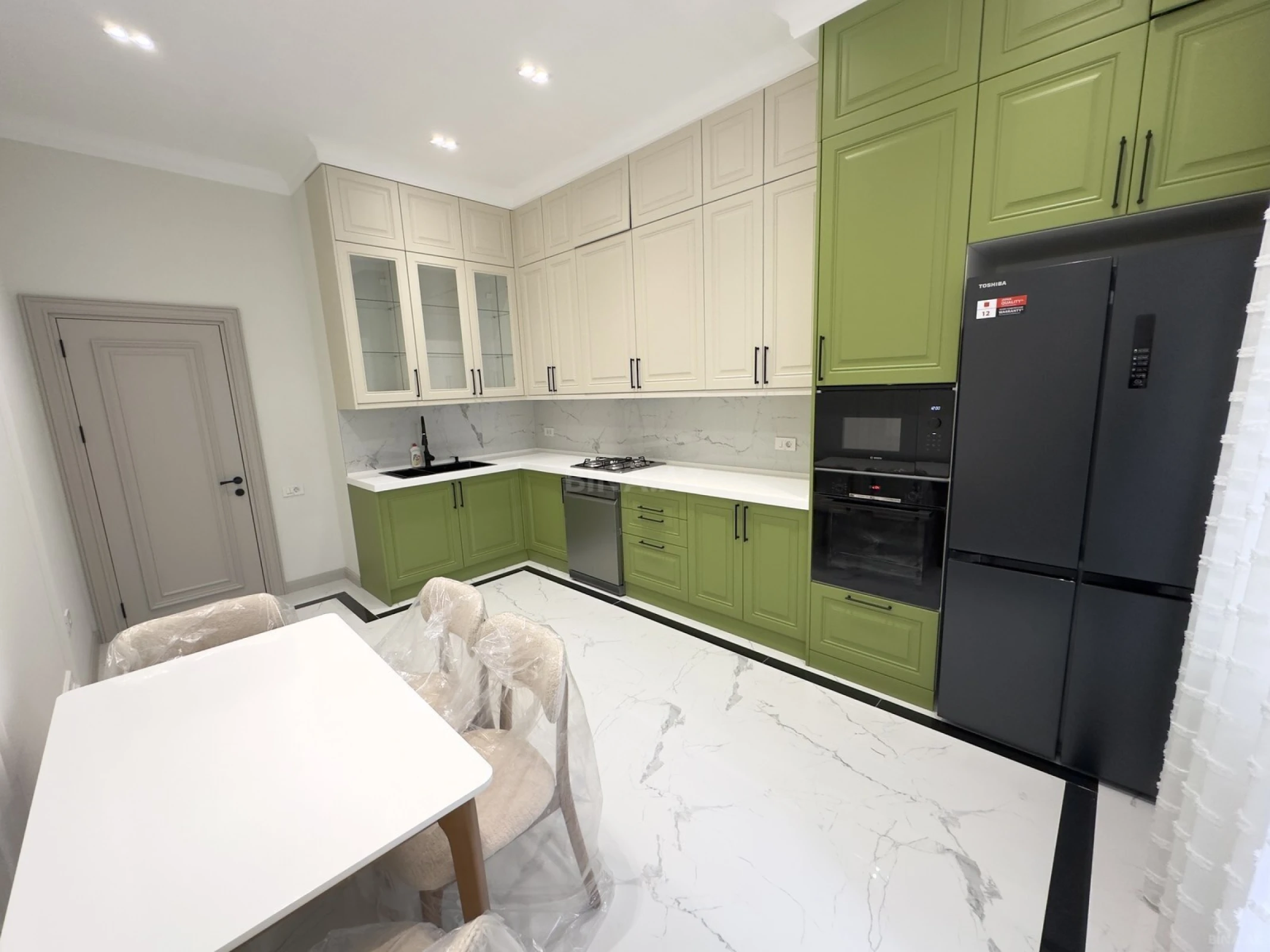 Kirayə verilir 2 otaqlı mənzil 110 m²