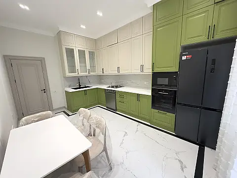 Kirayə verilir 2 otaqlı mənzil 110 m²